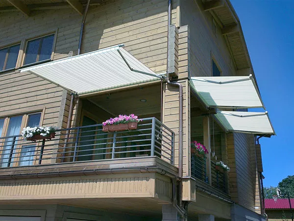 Oikea tapa avata täyskasettinen markiisi.