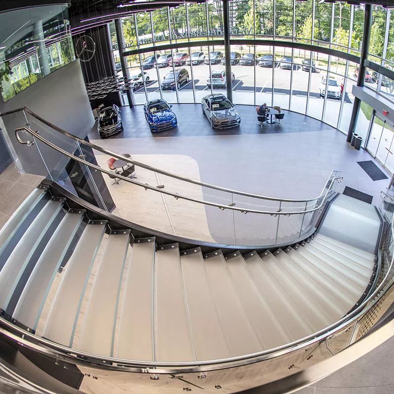 Kuinka lasikaiteet muuttavat modernia arkkitehtuuria ja turvallisuutta?