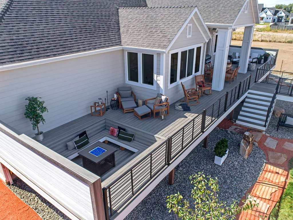 Kuinka puhdistaa ja huoltaa kannen kaiteet?