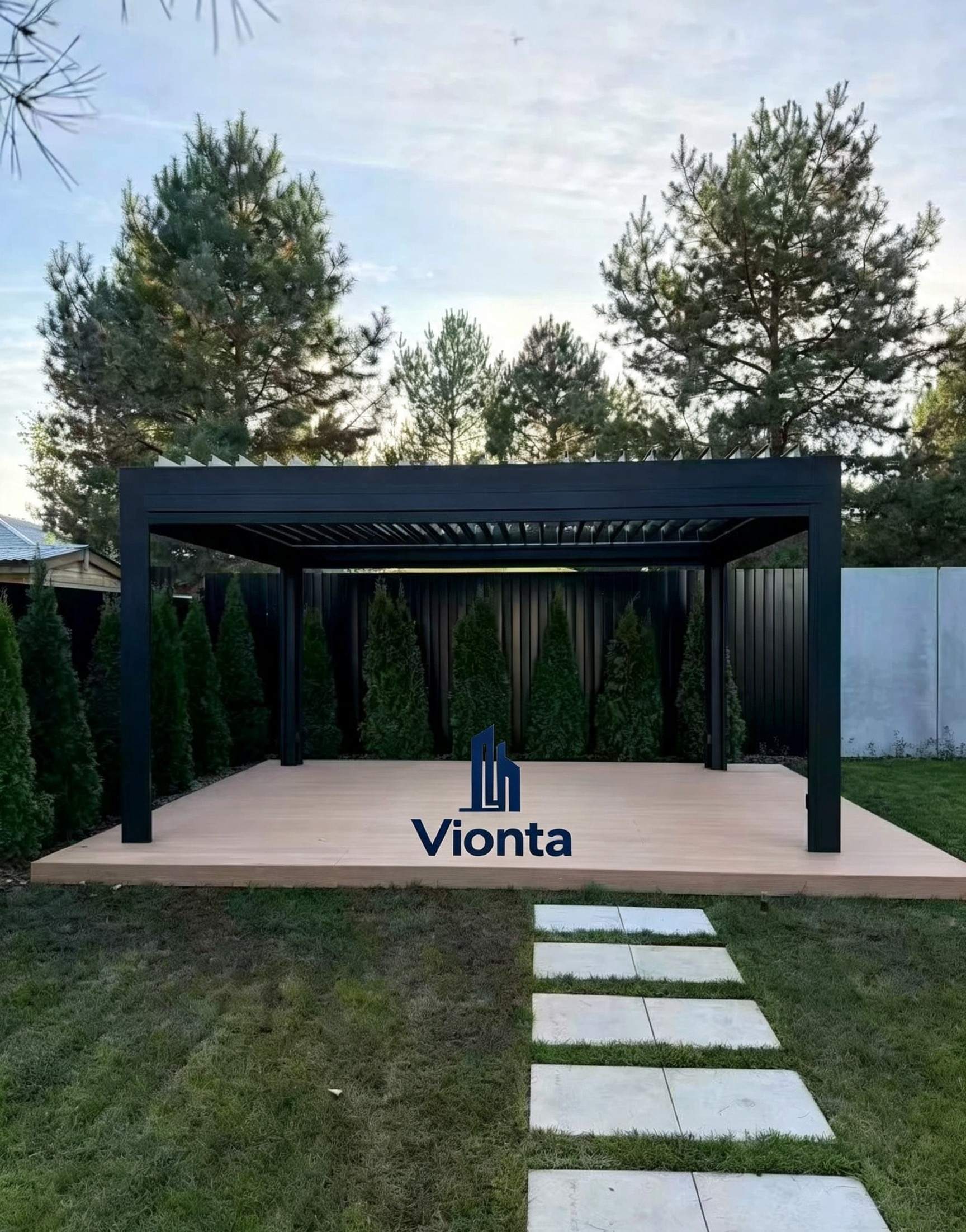 Venäläisten asiakkaiden osakkeiden musta alumiinipergola-asennus